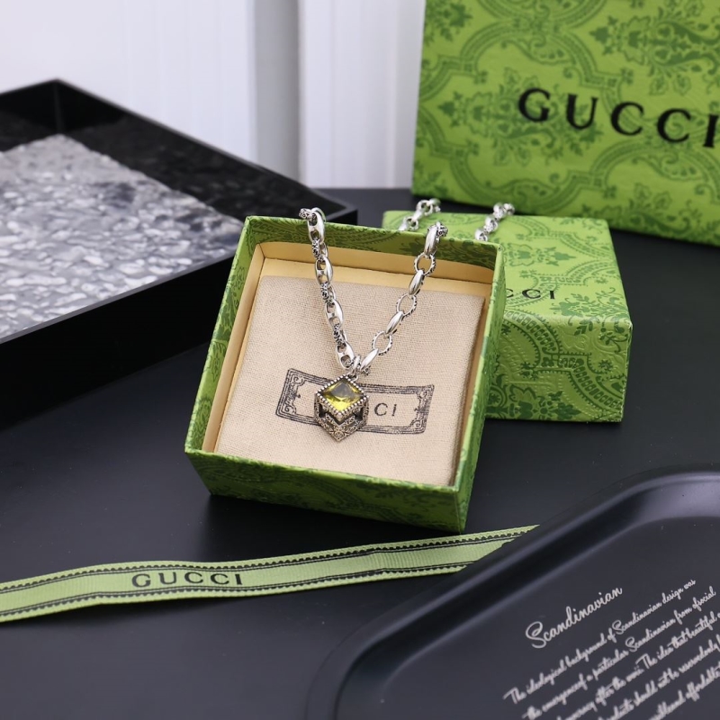 G*u*i necklaces